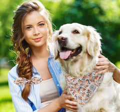 Chouchou E-Clover à fleurs – accessoire cheveux pratique et polyvalent.