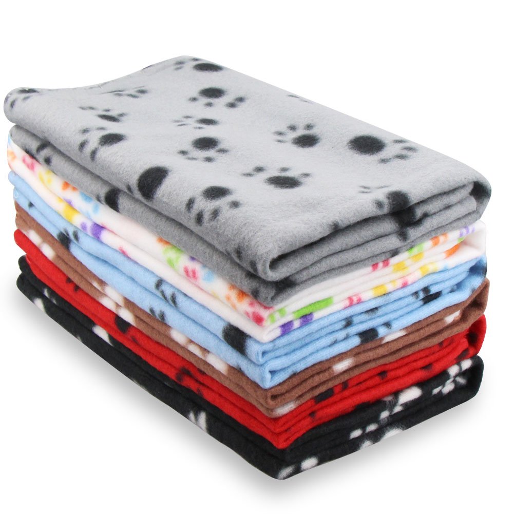 Couverture EAGMAK avec empreintes de patte noire pour chiens et chats, chaleur douce.