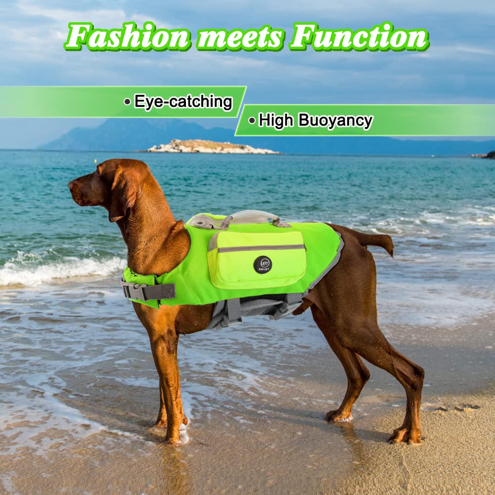 EMUST gilet-sauvetage-chien-boucles-reglables pour un ajustement rapide et sûr.