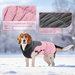 Manteau EMUST avec ouverture pour laisse pour des promenades libres et sécurisées.