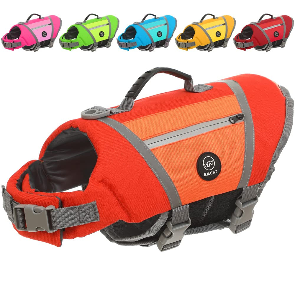 Veste EMUST pour chien en orange offrant flottabilité et visibilité lors des baignades