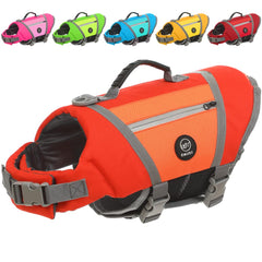 Veste EMUST pour chien en orange offrant flottabilité et visibilité lors des baignades