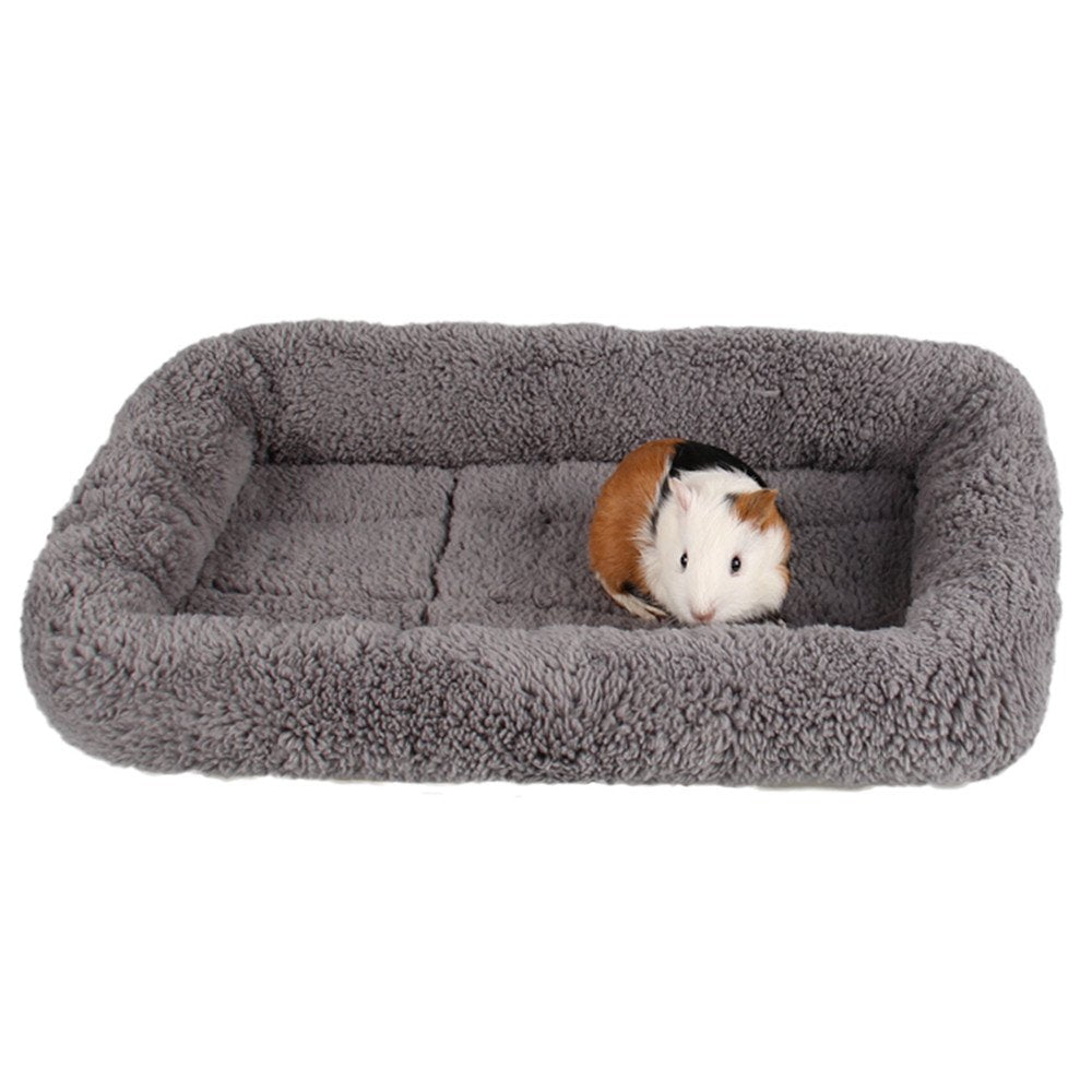 Enjoying Cat Mat Bed texture fausse fourrure douce au toucher.