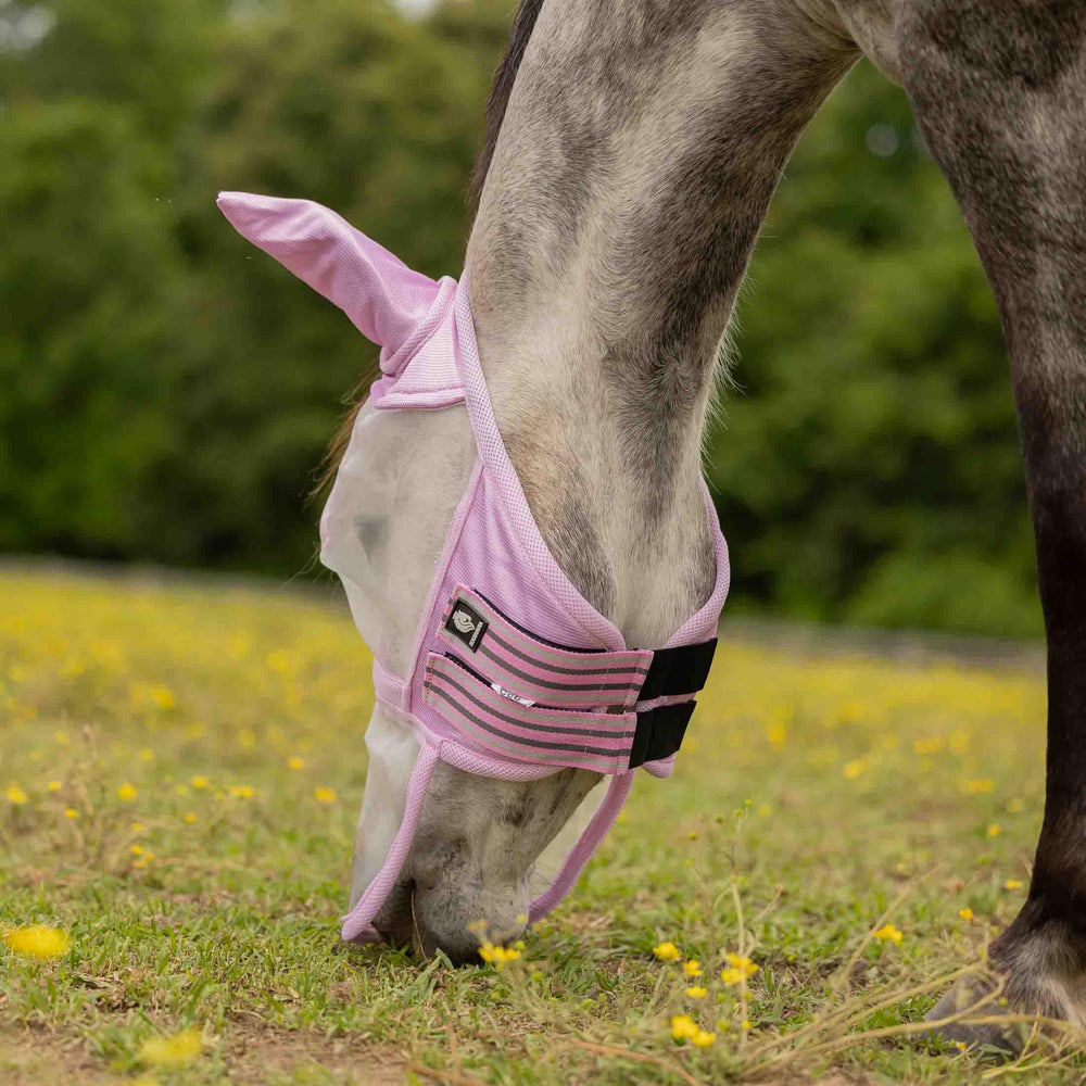 Garnissage perforé au nez assure ventilation et douceur par Equinavia.