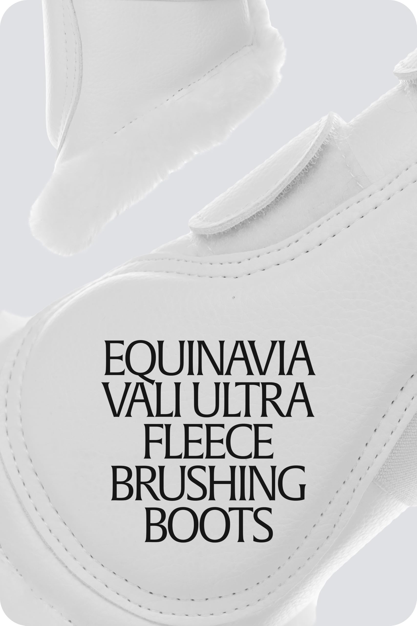 Equinavia Vali – Finition blanche: Aspect élégant pour le manège.