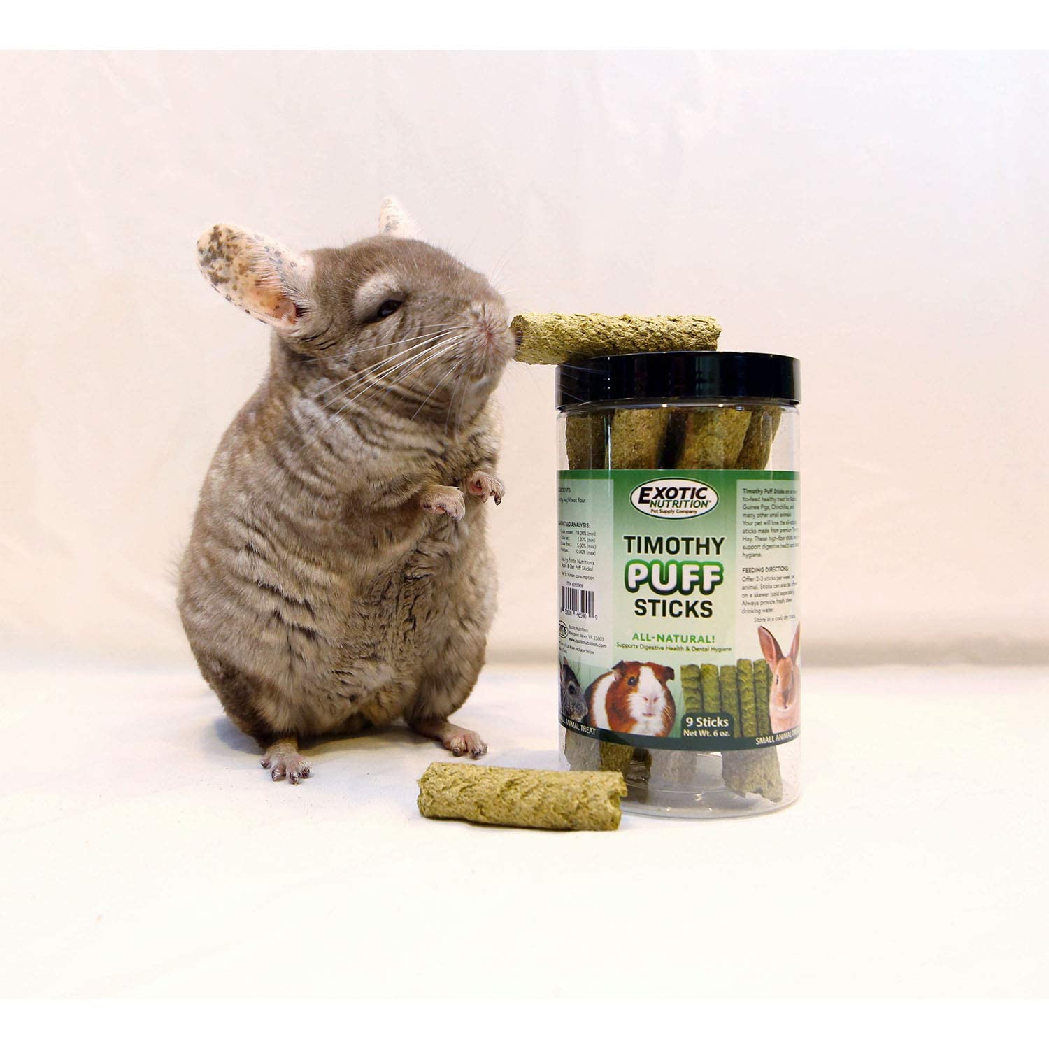 Animaux domestiques apprécient les Timothy Puff Sticks comme friandise.