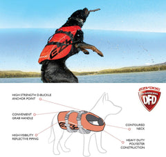 Poignée robuste du gilet rouge EzyDog DFD pour guider le chien hors de l’eau.