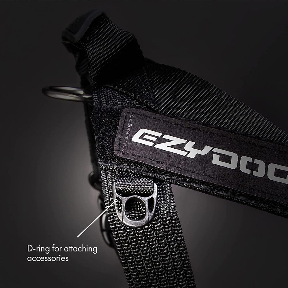 Harnais EzyDog Express compatible avec les accessoires EzyDog pour sécurité accrue.