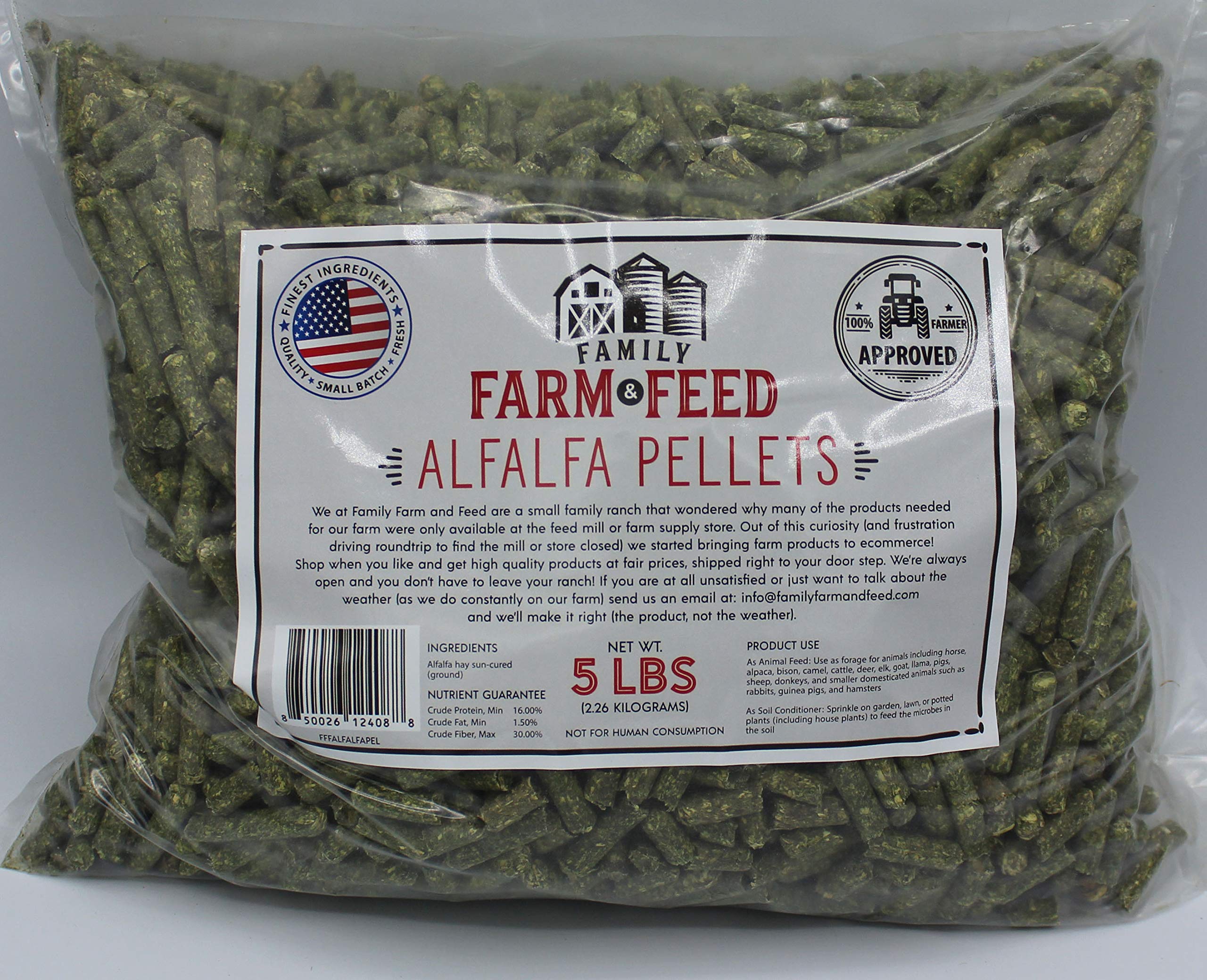 Family Farm and Feed alfalfa pellets odeur fraîche rappelant l'herbe coupée, agréable.
