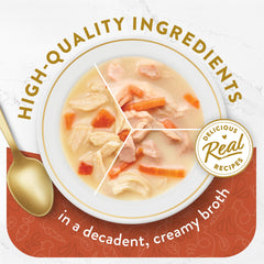 Fancy Feast Bouillons crèmeux saumon et poisson blanc en sachet, offre une texture appétissante.