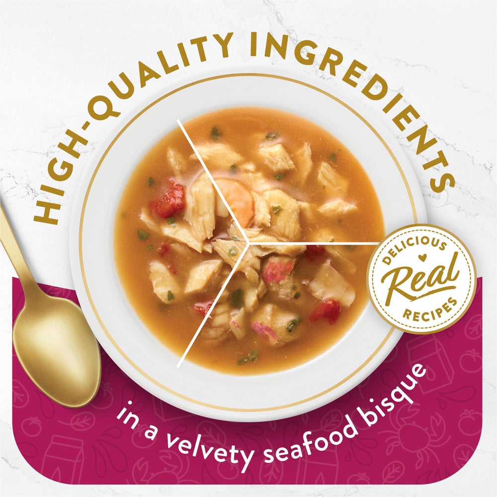 Fancy Feast Broths avec crevettes visibles dans le bouillon.
