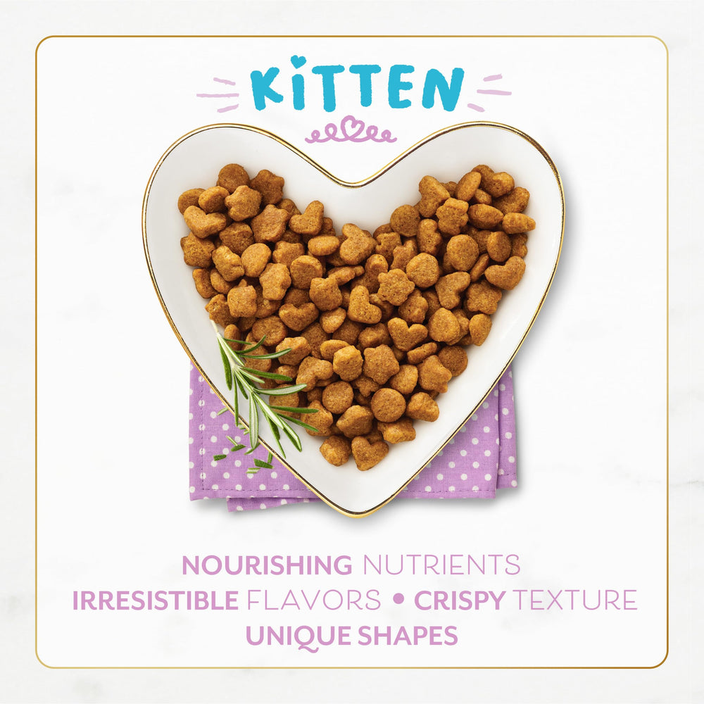 Fancy Feast chaton croquettes croustillantes offrent une texture agréable pour le repas.