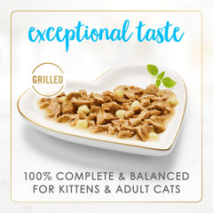 Fancy Feast Delights cheddar visible, goût fromager apprécié par les chats.