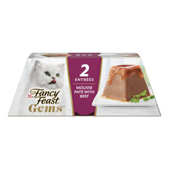 Fancy Feast Gems mousse au boeuf avec halo de sauce savoureuse, texture appétissante.
