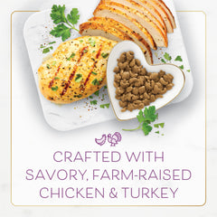 Croquettes Fancy Feast avec poulet et dinde réels, goût naturel.