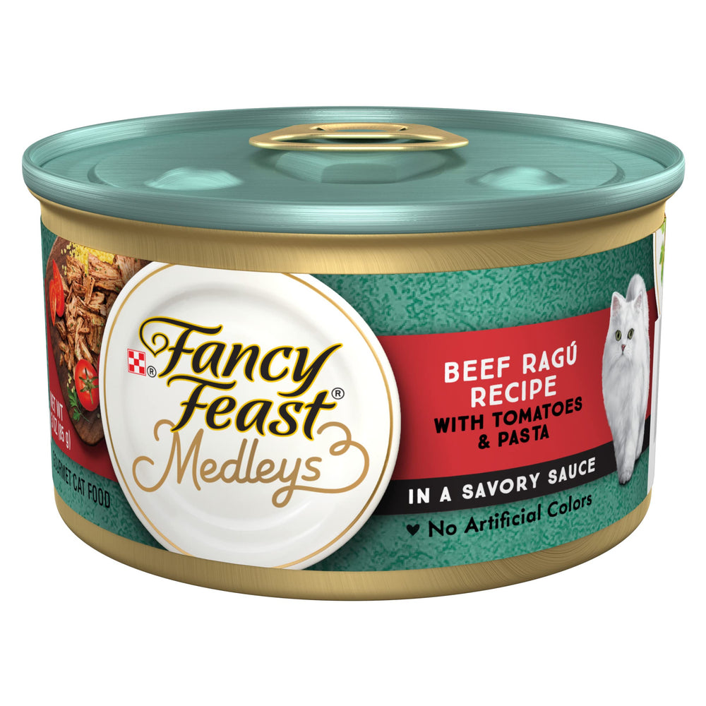 Fancy Feast Medleys boeuf ragu avec tomates et pates, texture emiette appétissante.