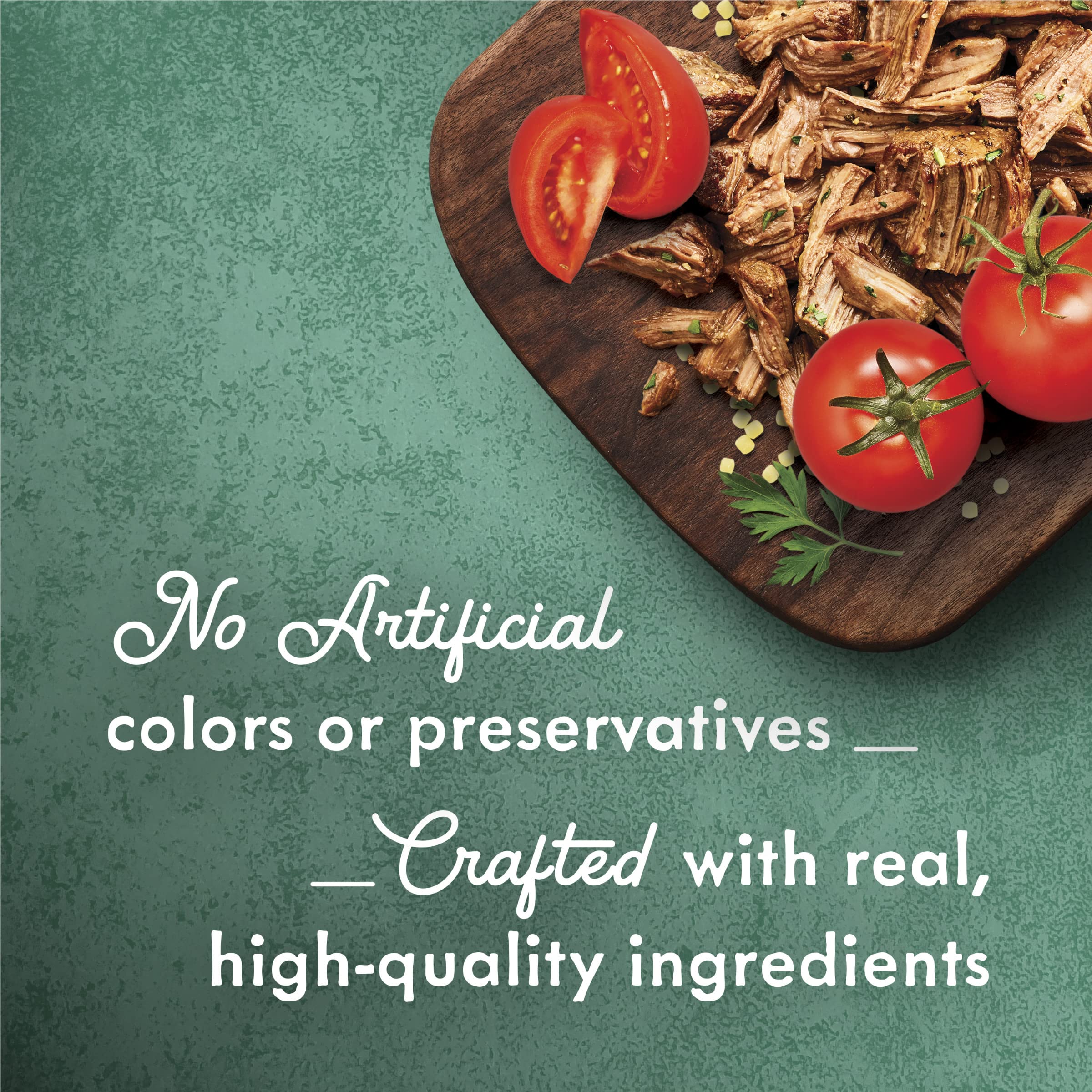 Tomates et pates dans la sauce onctueuse Fancy Feast Medleys, repas réconfortant pour chat.