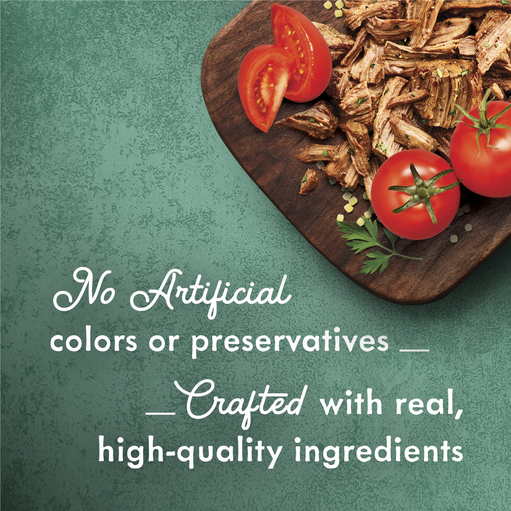 Tomates et pates dans la sauce onctueuse Fancy Feast Medleys, repas réconfortant pour chat.