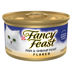 Fancy Feast poisson et crevettes floconnees dans boite, texture gourmande prête à servir.