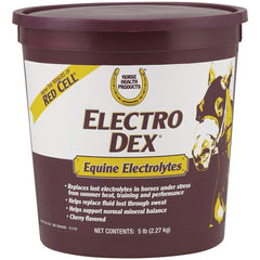 Farnam Electro Dex : versement dans l'eau pour hydrater le cheval