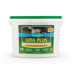 Bouteille Farnam Vita Plus prête à soutenir la nutrition quotidienne du cheval.