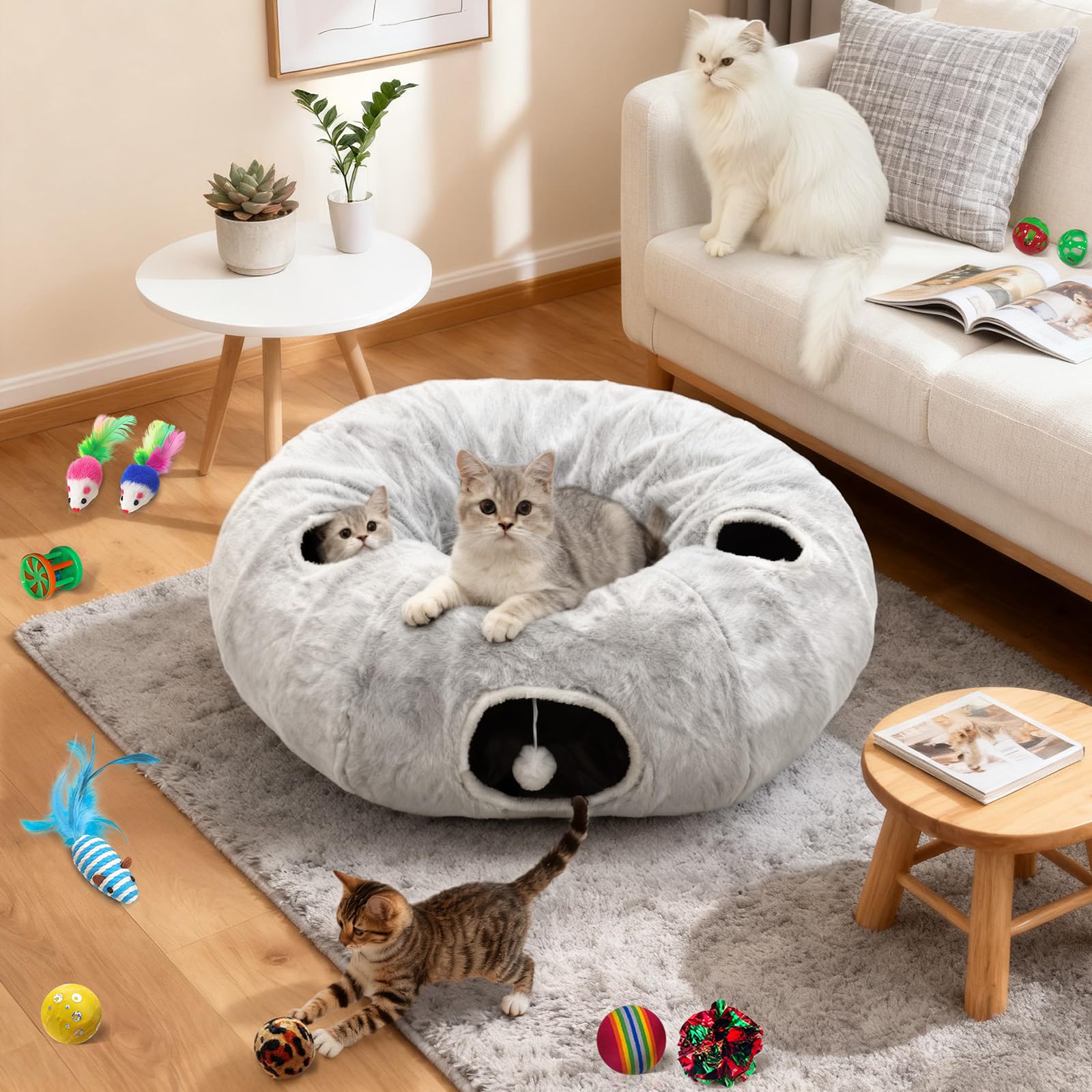 Fayavoo décor Noël: tunnel chat sous le sapin pour ambiance festive.