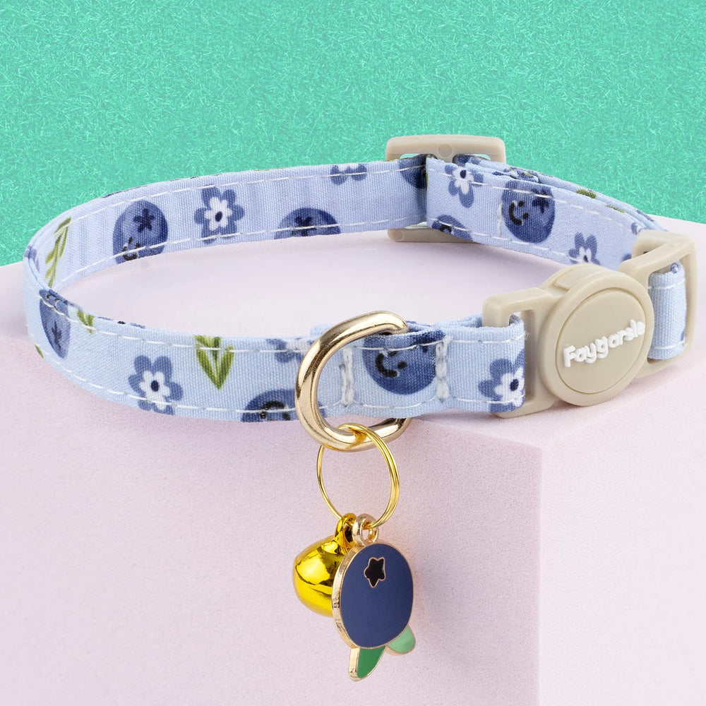 Collier Faygarsle cloche bleue-jaune, repérable lors des sorties.