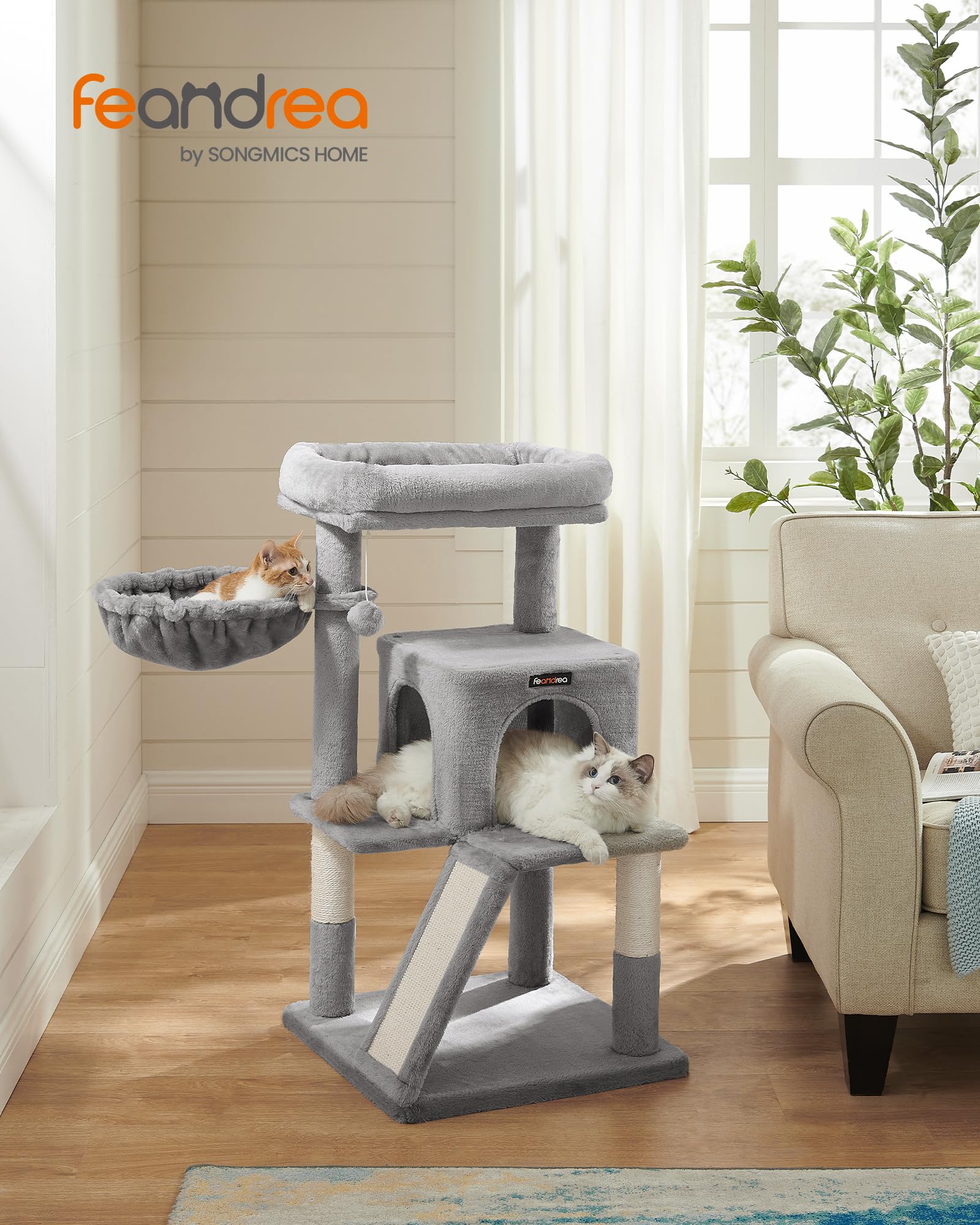 Feandrea arbre à chat avec rampe-griffage et escalier facilitant l'accès.