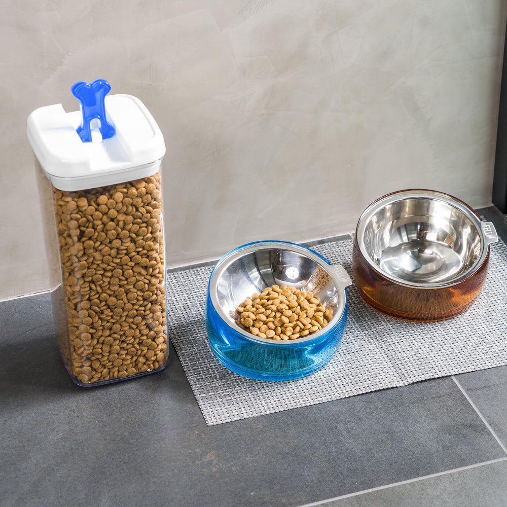 Felli Oblik design doré ajoute une touche élégante au coin repas.
