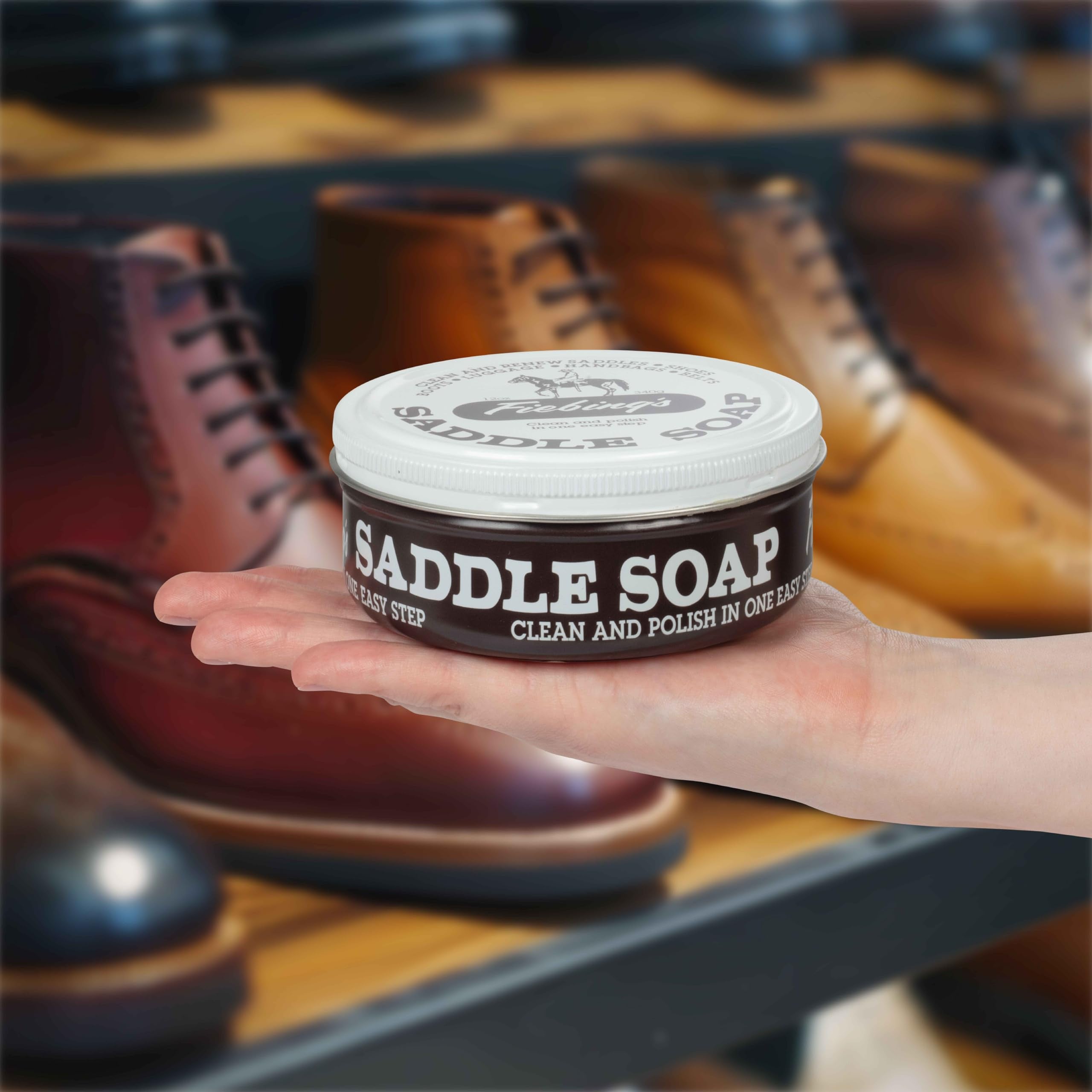 Savon Selle Fiebing's 12oz idéal pour bottes et bagages en cuir.