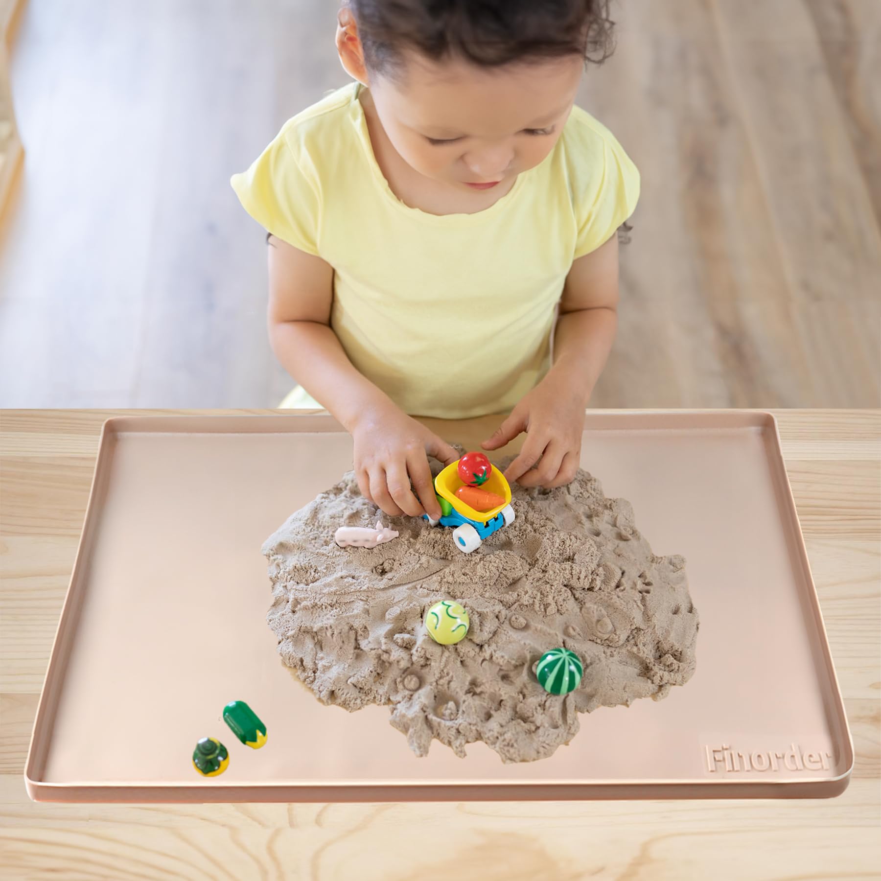 Tapis Finorder grand format, parfait pour deux bols et accessoire alimentaire.