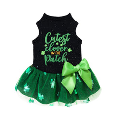 Robe Fitwarm pour chien avec trefle et patch émeraude, idéale pour les fêtes.