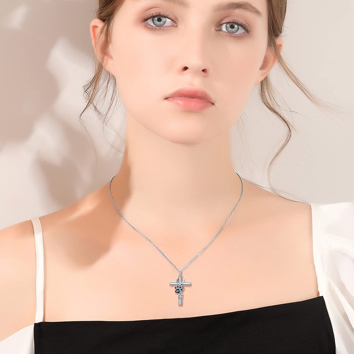 Pendentif Flpruy urne croix avec pattes, symbole mémoire et espoir