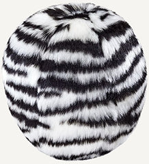 Balle zèbre Fluff & Tuff, peluche résistante pour jeux et lavage facile.