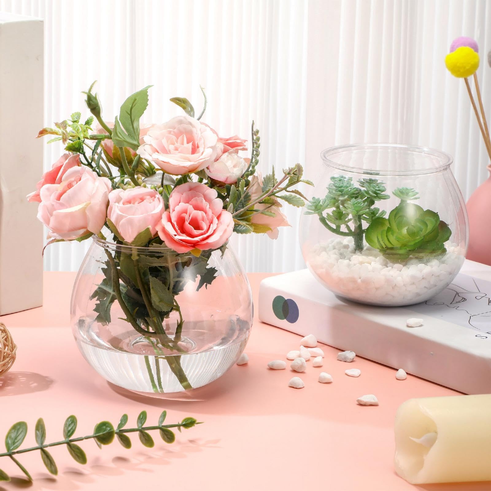 Bols FoldTier décoratifs avec fleurs, plaçant les éléments au premier plan.