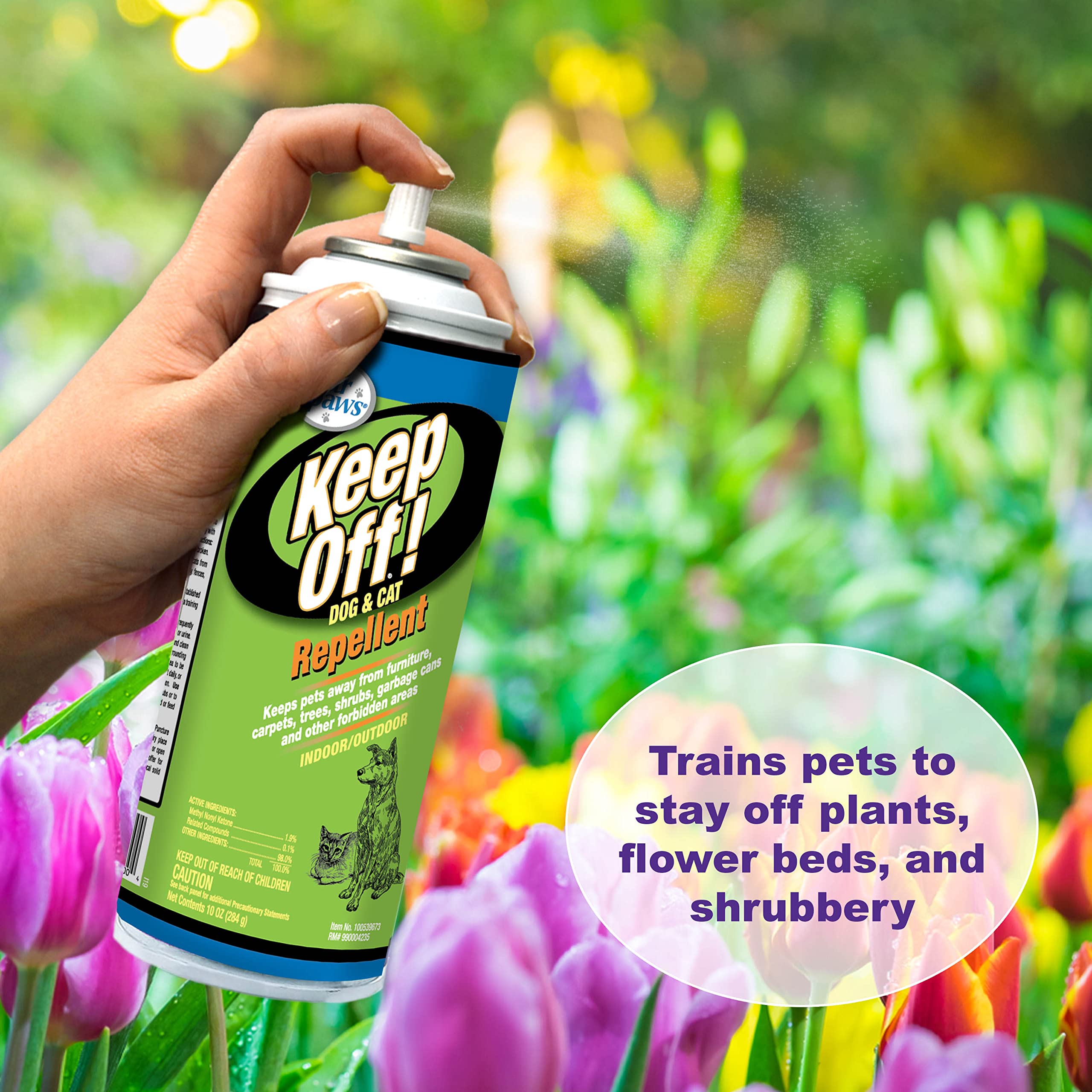 Utilisation extérieure de Keep Off Four Paws protégeant les zones vertes.