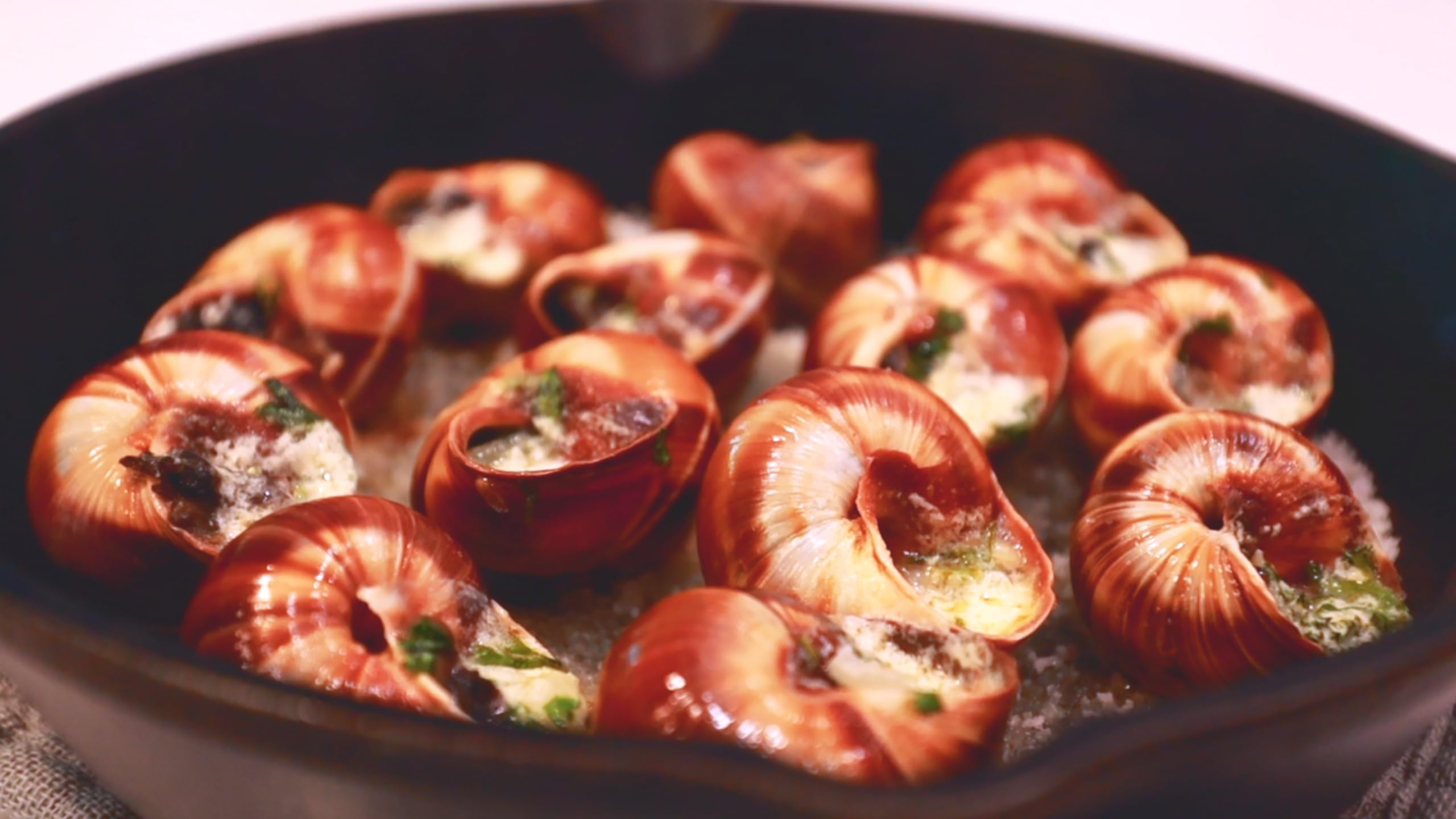 Coquilles escargot Directement de France, importées pour authenticité française.