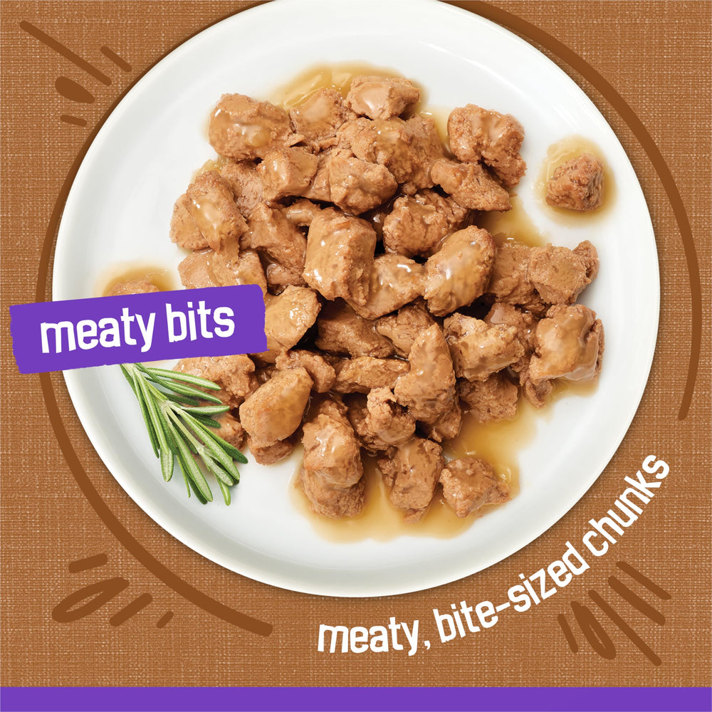 Boîte Friskies pour chat de 5,5 onces avec poulet et sauce.