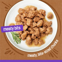 Boîte Friskies pour chat de 5,5 onces avec poulet et sauce.