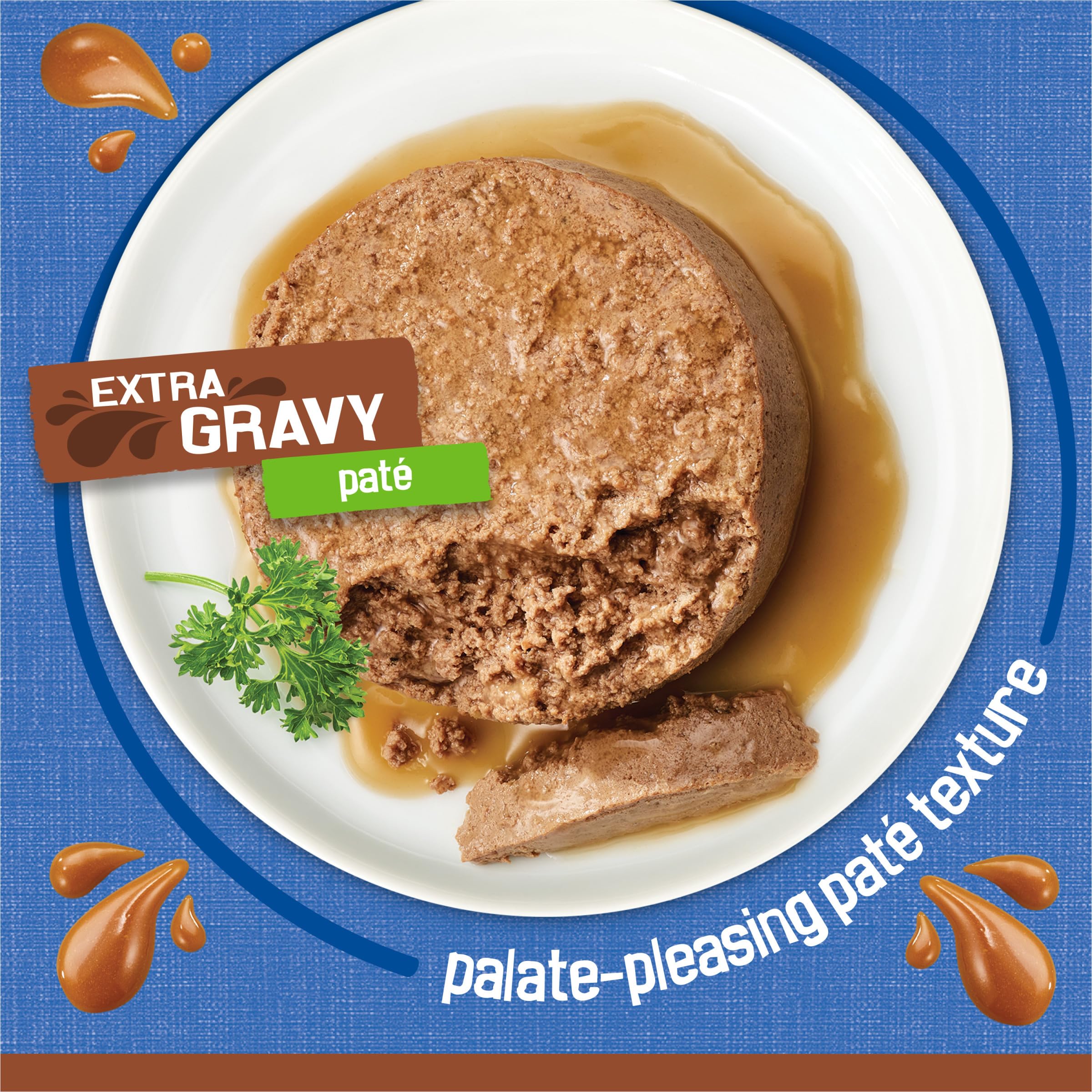 Friskies Chat dégustant Pâté au Thon, texture douce et sauce généreuse pour le repas