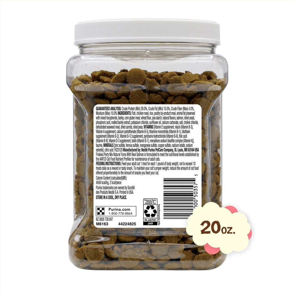Utilisation entre les repas avec Friskies Party Mix Naturel Yums pour récompense