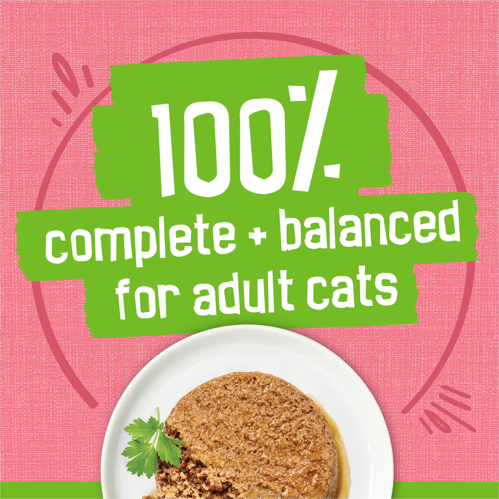 Friskies Pâté Saumon offre une nutrition équilibrée pour chats adultes et en croissance.