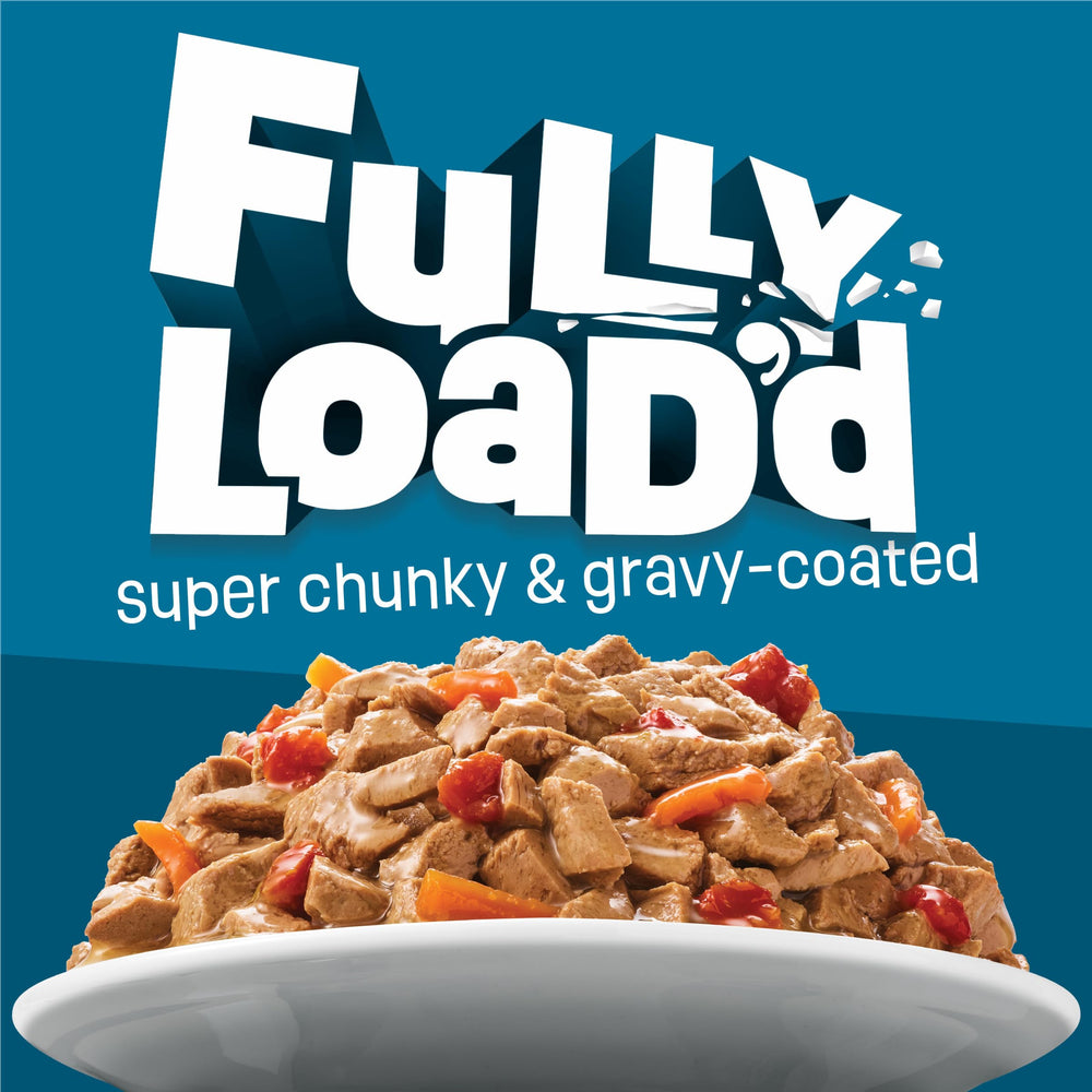 Friskies poulet-carottes-tomates-épindards en sauce, morceaux savoureux pour chat adulte.