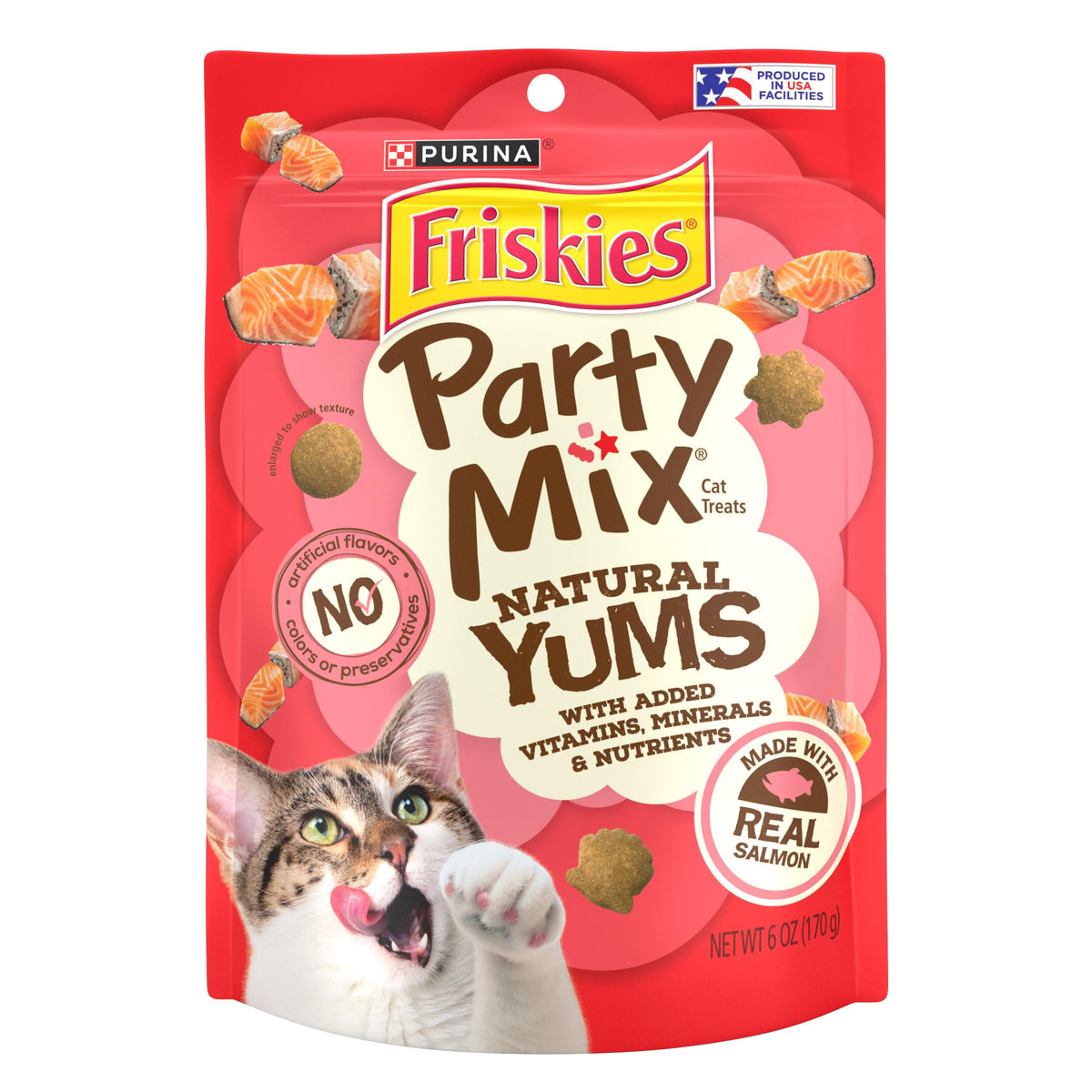 Friskies Party Mix Natural Yums au saumon, premier ingrédient poisson, saveur marquée.