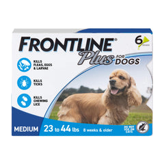 Frontline Plus sur le dos du chien, application simple et rapide.