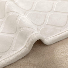 Protection des meubles avec Fuguitex sur canapé grâce à la surface imperméable.