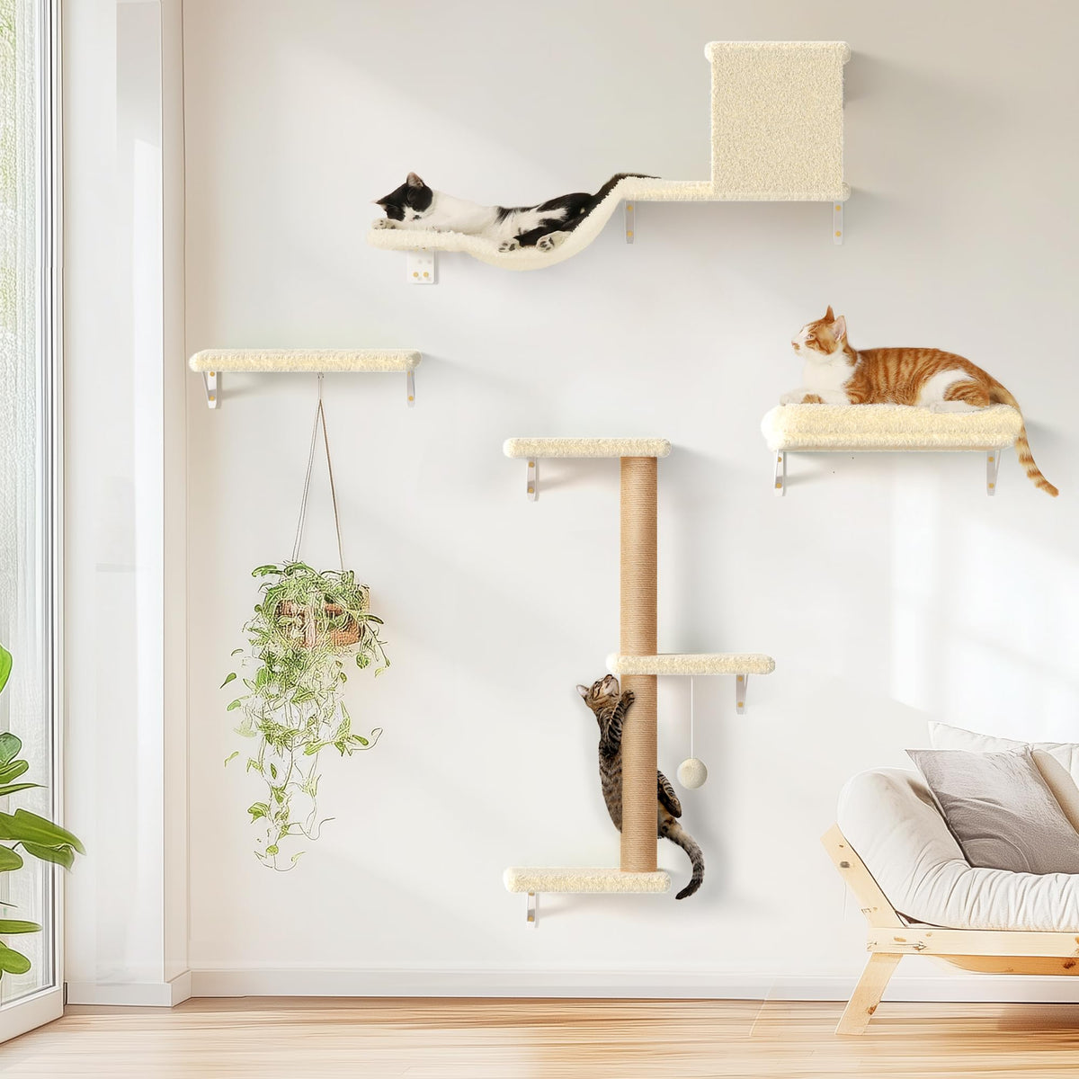 Étagères murales FUKUMARU pour chats en bois beige, stabilité assurée.