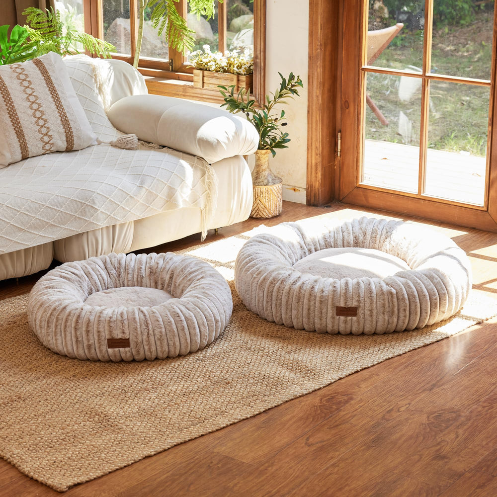 Fourrure artificielle douce FUKUMARU procure un toucher luxueux et réconfortant.