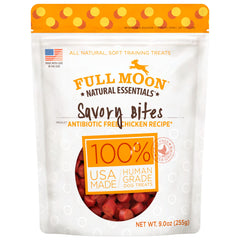 Full Moon bouchées poulet savoureux – sachet prêt à récompenser naturellement après une promenade.