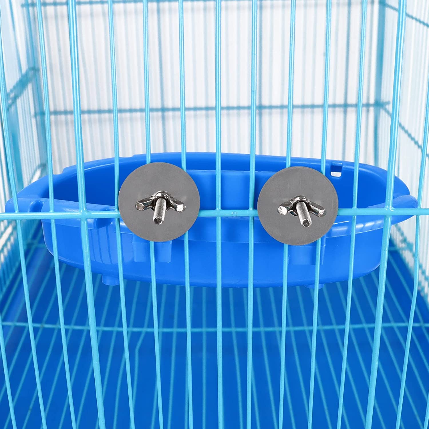 Fixation rapide FunMove sur la porte de la cage.